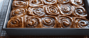 apple pie cinnamon rolls