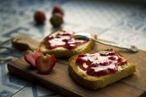 preserving strawberry Jam