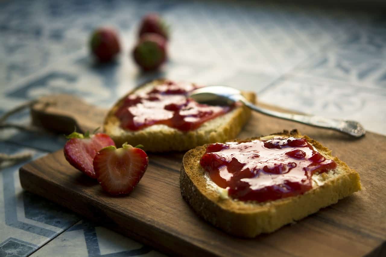 preserving-strawberry-Jam